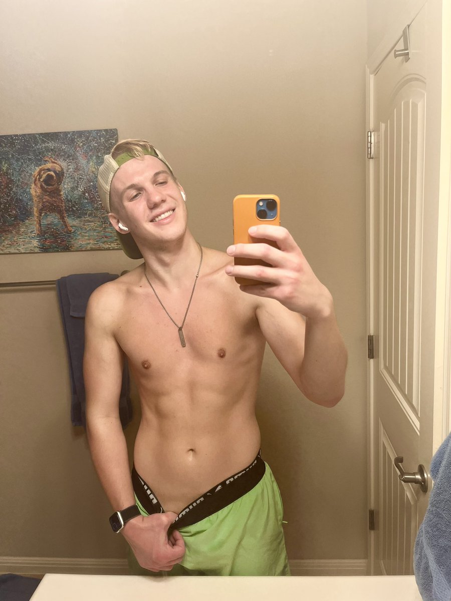HANK THE TANK tweet media