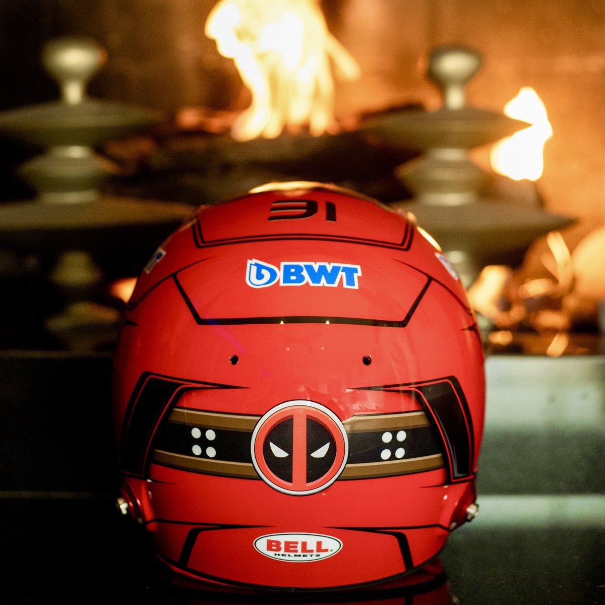 TearOffFR's tweet photo. 📸 Le casque spécial "Deadpool" d'Esteban Ocon pour le Grand Prix de Las Vegas ce week-end ! 🇫🇷

Vous aimez ?

#F1 #LasVegasGP https://t.co/GwNSqEz6F3