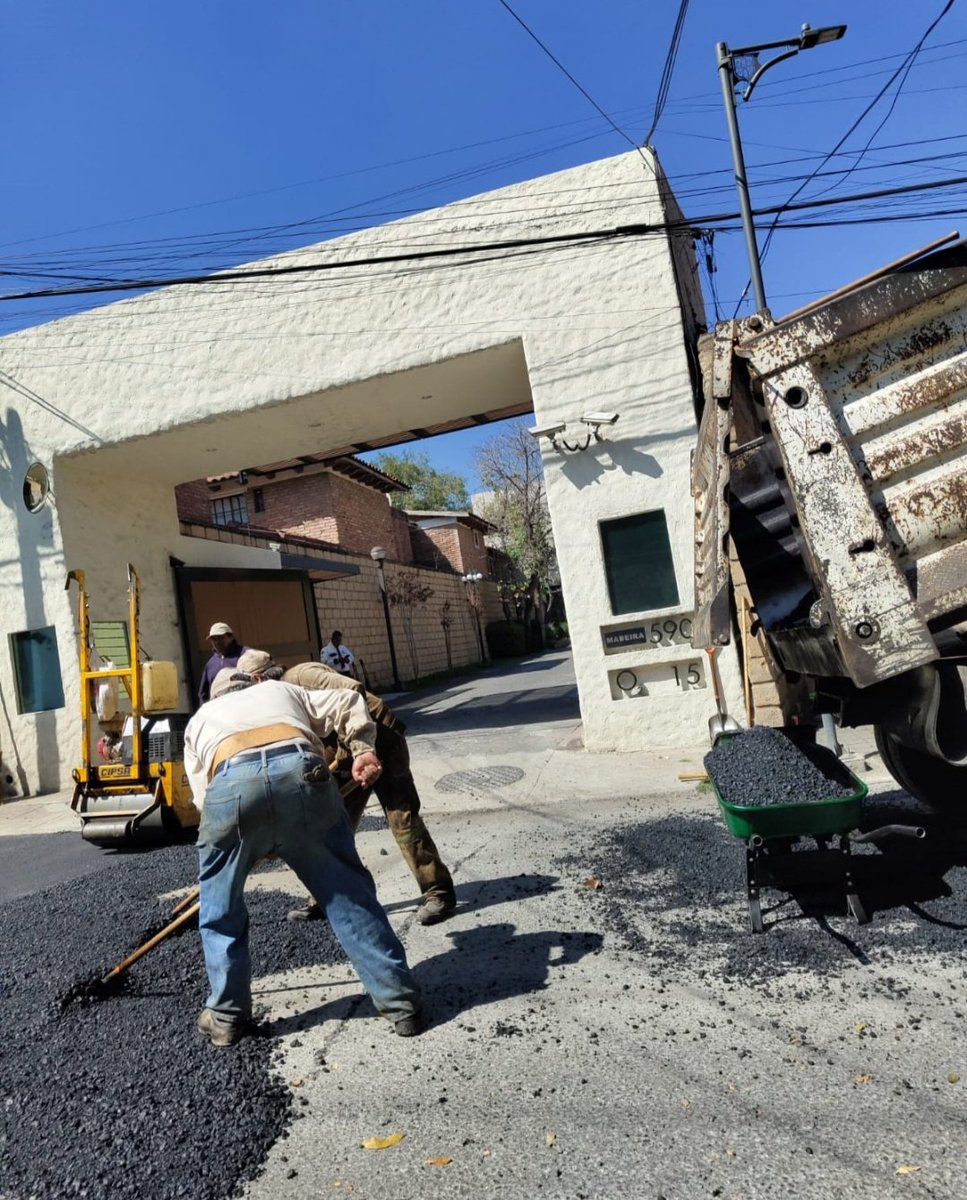 Gracias al personal de la mejor @AlcCuajimalpa a <a href="/AdrianRubalcava/">Adrián Rubalcava</a> que están trabajando en los baches de la fuga de agua de @SacmexCDMX 
Gracias al personal que nos está pavimentado!