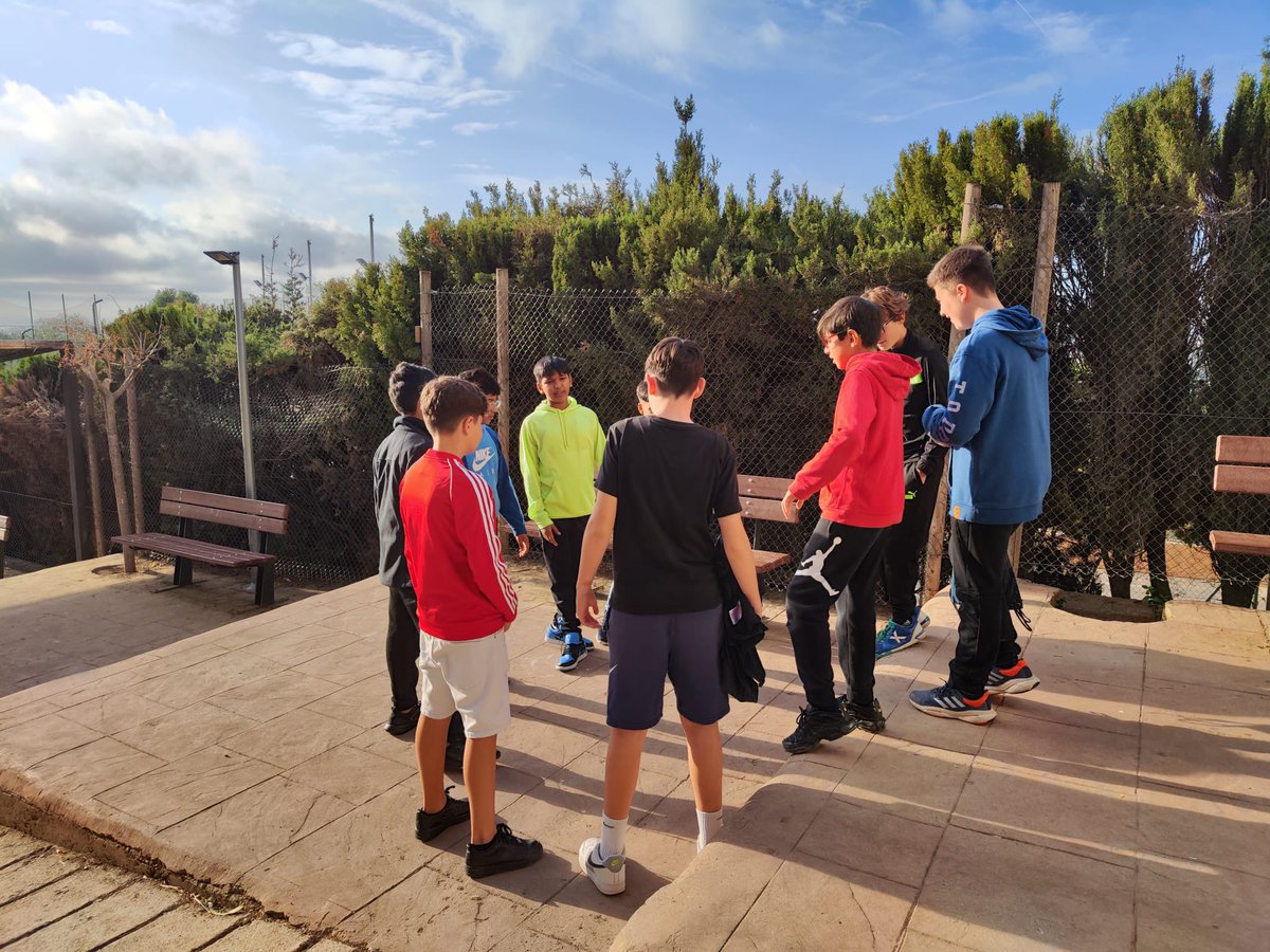 IntVirolai's tweet photo. @EscolaVirolai welcomed @PathwaysSchools today for icebreakers, an interactive school tour, intercultural presentations, coca and all topped off with a Park Guell gincana! And that’s just day 1!  #interculturallearning #newfriends  with @mjosemiranda &amp; @5uzannedavis 🇮🇳👫🏫 https://t.co/AW518BzbZ1