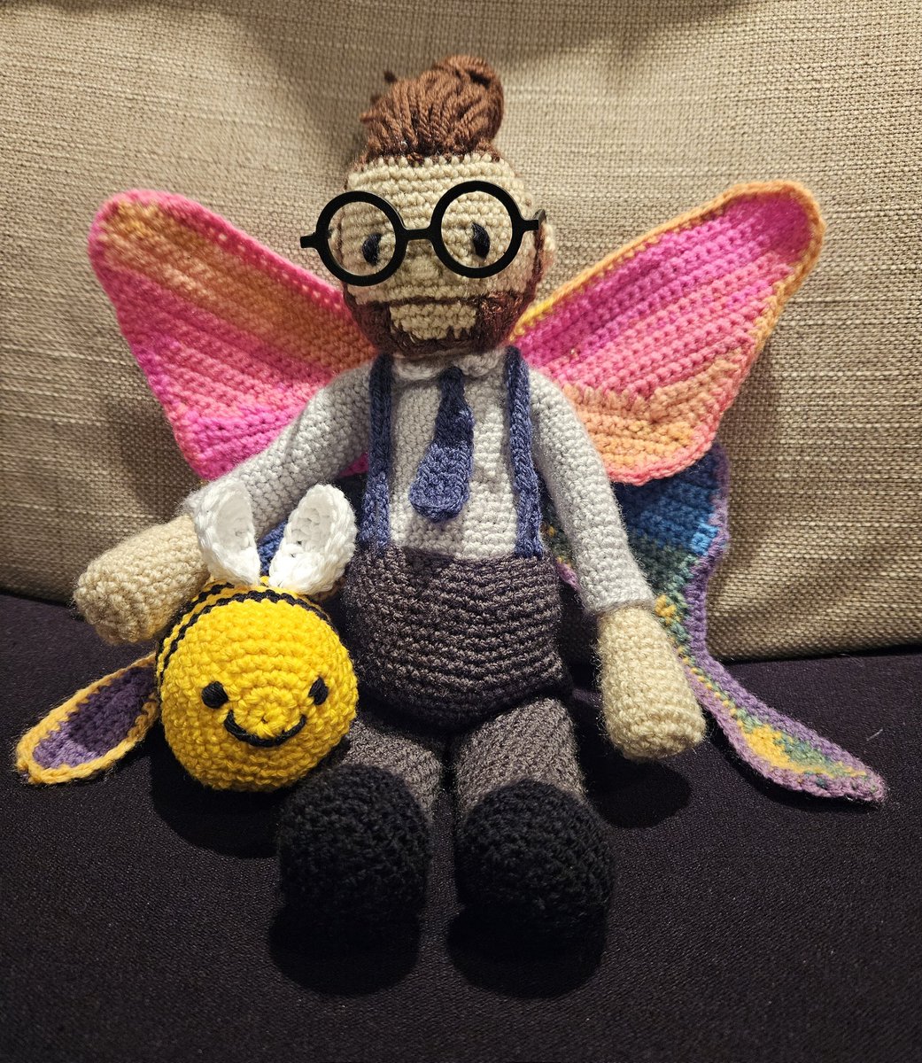 missmadgiggles's tweet photo. Charlie is quite simply a bug boy, you see?
#HestersDrawingClub @mincemeatlive @spitlip @JakMalonee @DaveyCumming https://t.co/dUeWxCdk6b