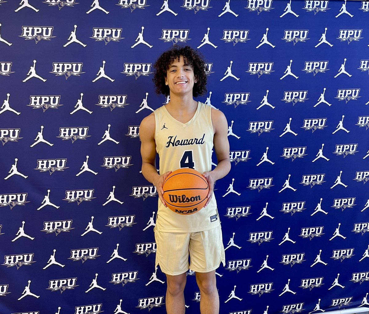 NayMarieT's tweet photo. I’m proud of you kid! 💙🐝💛 https://t.co/YuMT9xWUml