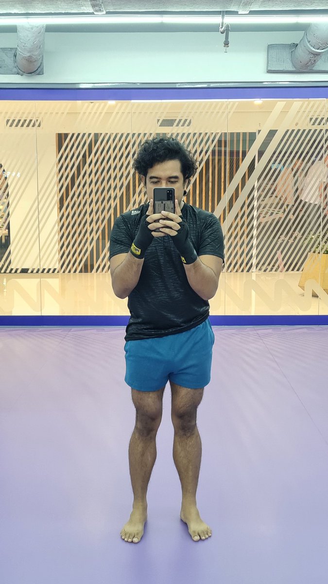 incursionist's tweet image. Black on black on blue... to match the bruises

ft. The Shirt I Bought Just For Gym Coz I Forgot To Bring One

#muaythai #AnytimeFitness #cebu
