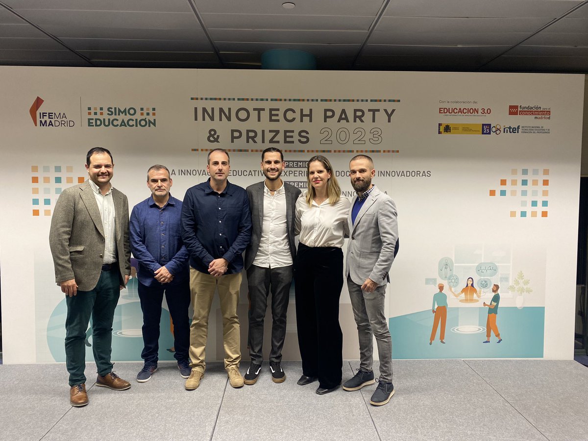 alfonsomayor's tweet photo. Enhorabuena a los docentes premiados en SIMO 2023 🎖️ @Tecnosecundaria del @IES_Infanta de @AytoJumilla y a @Pe_xyz de la @UMU #XIInnotechPartyPrizes23 #SIMOEDU23 @Educarm @SIMOEDU_ https://t.co/Ewxcb88zGq