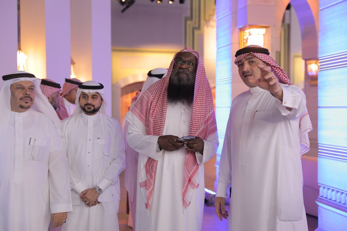 AlMakkatain's tweet photo. تشرفنا مساء اليوم بزيارة فضيلة الشيخ عادل الكلباني @abuabdelelah ، إمام المسجد الحرام سابقًا، يرافقه الشيخ إبراهيم الطلحة، ود. أيمن الشيخ، والإعلامي طارق العودة @Tariq_Alouda وعدد من الزوار، وقد كان في استقبالهم سعادة المهندس أنس صيرفي @Anaserafi وعدد من منسوبي ومنسوبات المتحف https://t.co/9583GXkN4Y