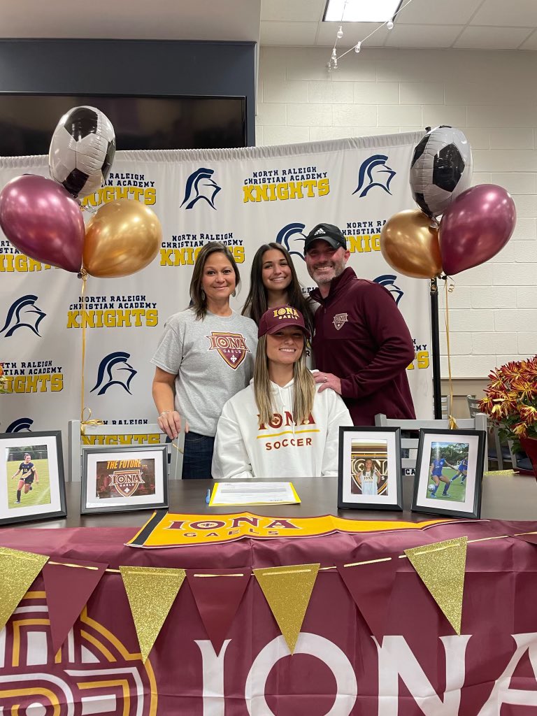 SienaClark4's tweet photo. Signing Day at my school! Officially official … I’m a Gael! NY here I come @IonaWSOC @toddplourde2 @coachmartinoIWS @ImCollegeSoccer @ImYouthSoccer @0506WakeFCGA @wakefutbol https://t.co/mrV0T51j5J