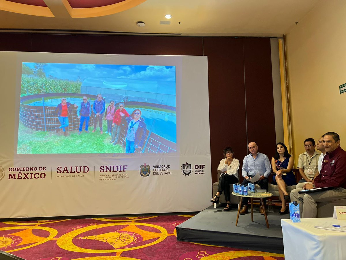 DIFEM_'s tweet photo. ⭐️ ¡Nos encontramos en Boca de Río, Veracruz participando en el XXIII Encuentro Nacional de Alimentación y Desarrollo Comunitario! 👏 

✅ Es un gusto platicar sobre nuestros apoyos productivos comunitarios que se realizan a través de #HortaDIF. 🌱✨ #ElPoderDeServir https://t.co/AFT33wPJ6e