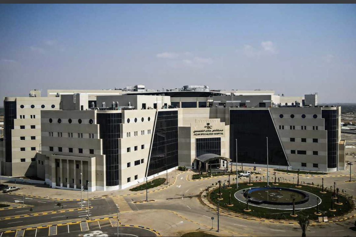 dr_h1411's tweet photo. من اللحظات الجميلة، مقابلة سمو أمير المنطقة ومعالي الوزير في حفل افتتاح مستشفى جازان التخصصي https://t.co/3WocSfDPiO