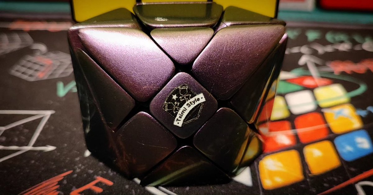 HoopClown_NHF's tweet photo. La vida de HoopClown va unida irremediablemente a las #cajas. Este modelo es sin duda el máximo exponente de mi colección, una maravilla con el acabado de maestro @tximistyle que con sus cubos lleva, sin duda, el concepto #stickerless al borde de la perfección... 🥰🥰🥰 https://t.co/NaWIp9QJP3