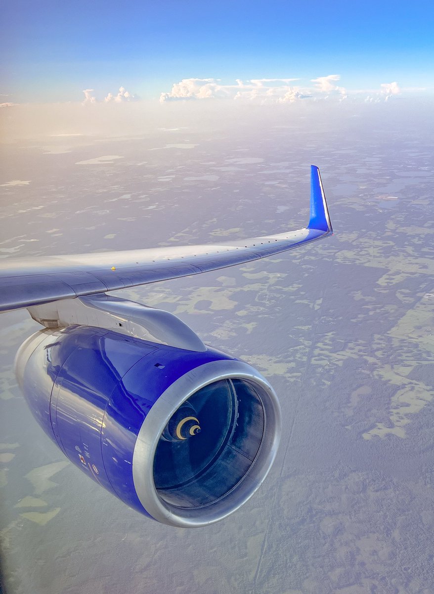 AviationXlrs's tweet photo. Did you know the Rolls Royce RB211 produces between 41,030 and 59,450 lbf of thrust? 
#boeing757 #boeing757300 #flyingpencil #757family @united https://t.co/EkBlVuRSK3