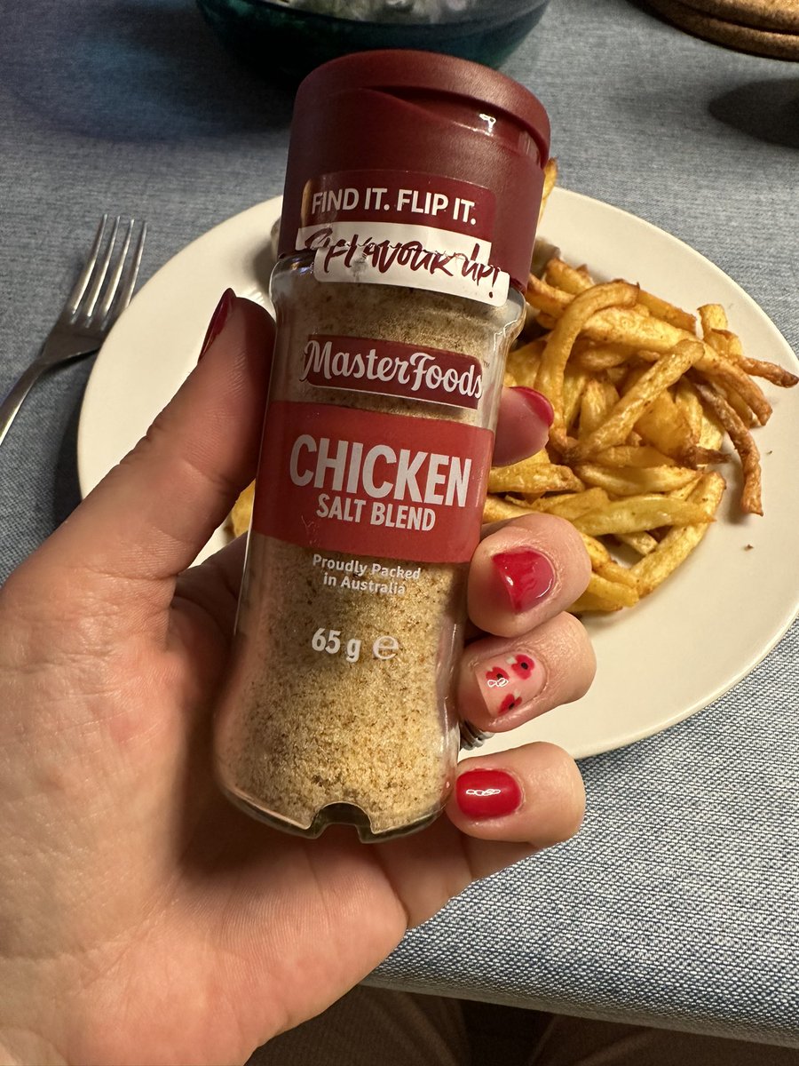 NeleBille's tweet photo. Australia ๐ฆ๐บ meets Belgium ๐ง๐ช
#Frietjes with #ChickenSalt
Trying this for the first time and liking it!
๐๐ผ Many thanks to my Australian friend Mark who sent this aaaaalllll the way https://t.co/g5jMdpcymb