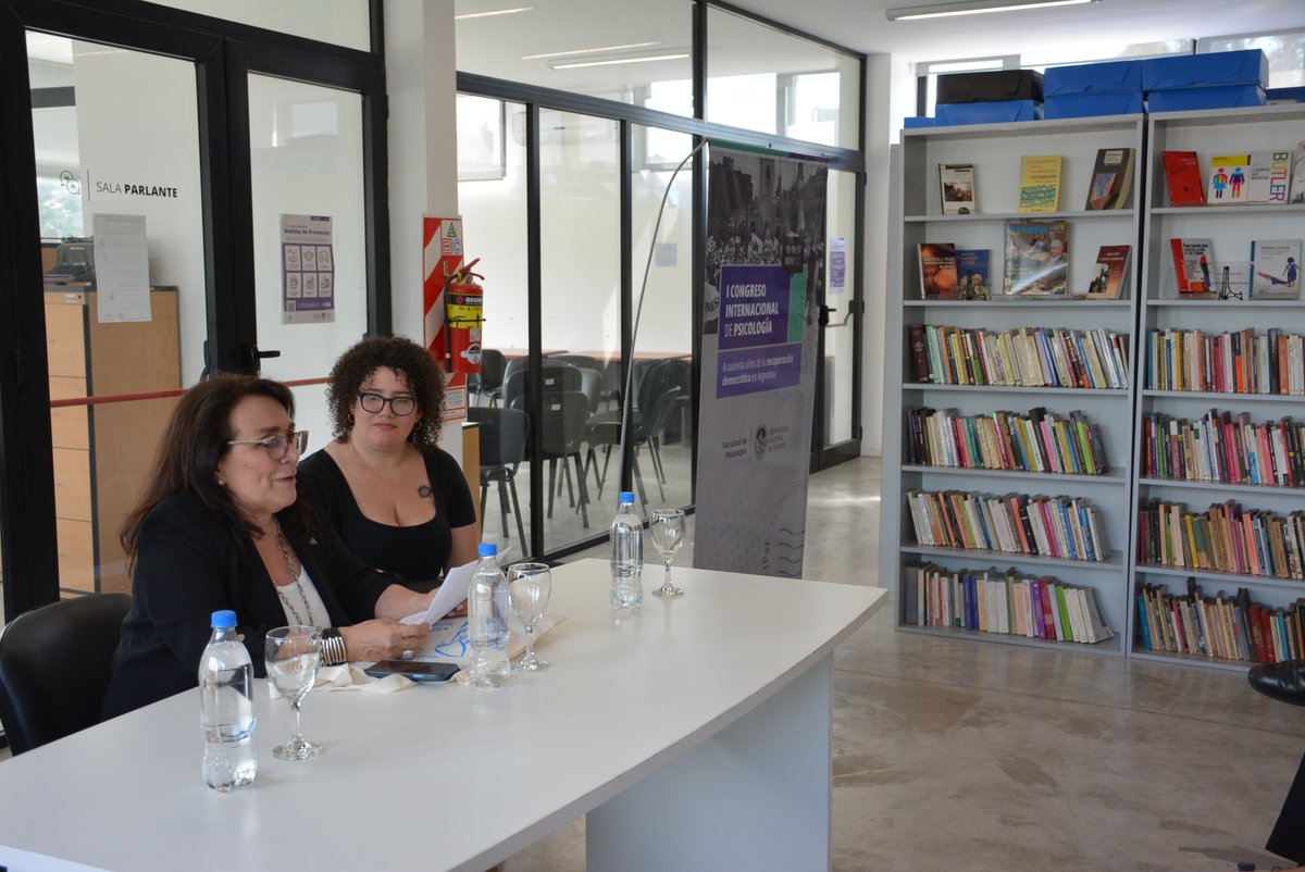 PsicoUNLP's tweet photo. 📚Con la presencia de la Decana de @psicounlp María Cristina Piro, se inauguraron sectores de Biblioteca con un reconocimiento a las docentes Prof. Psic. Edith Alba Pérez; Prof. Psic. Graciela Petriz y Prof. Doc. Helena Lunazzi De Jubany

#CIPSI #CongresoPsicología #PsicoUNLP https://t.co/ggPxOd5GiT