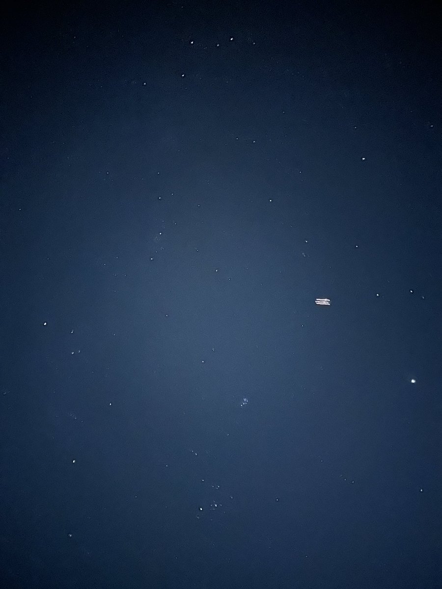 JaneSoGrey's tweet photo. @VirtualAstro I took this photo on Friday night as lots of stars out and just looked at it today, what is the strange 3 lines? Could it be the Space station? https://t.co/knKy8A0NXS