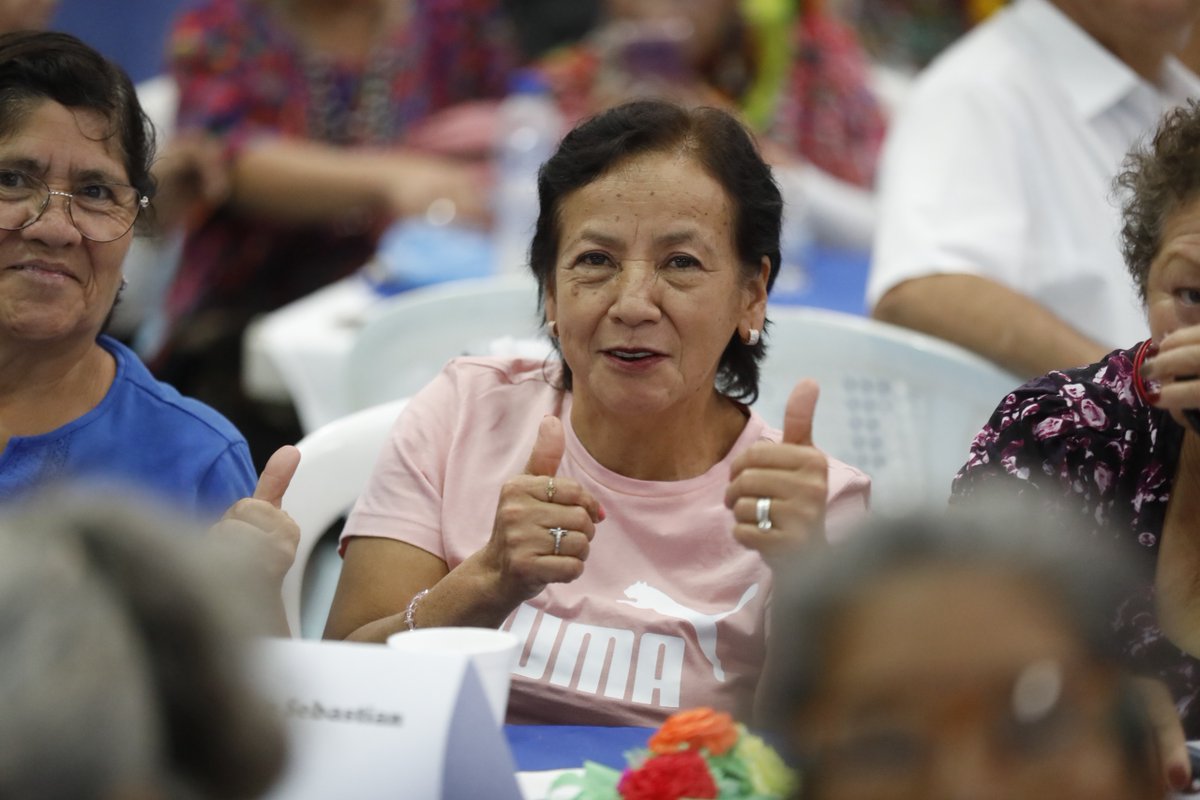 Este día se llevó a cabo la conmemoración del #DíaNacionalDelAdultoMayor, con una celebración organizada por el Ministerio de Cultura y Deporte, la #SOSEP e instituciones que conforman el Comité Nacional de Protección a la Vejez, la cual se realizó en el Parque Erick Barrondo.
