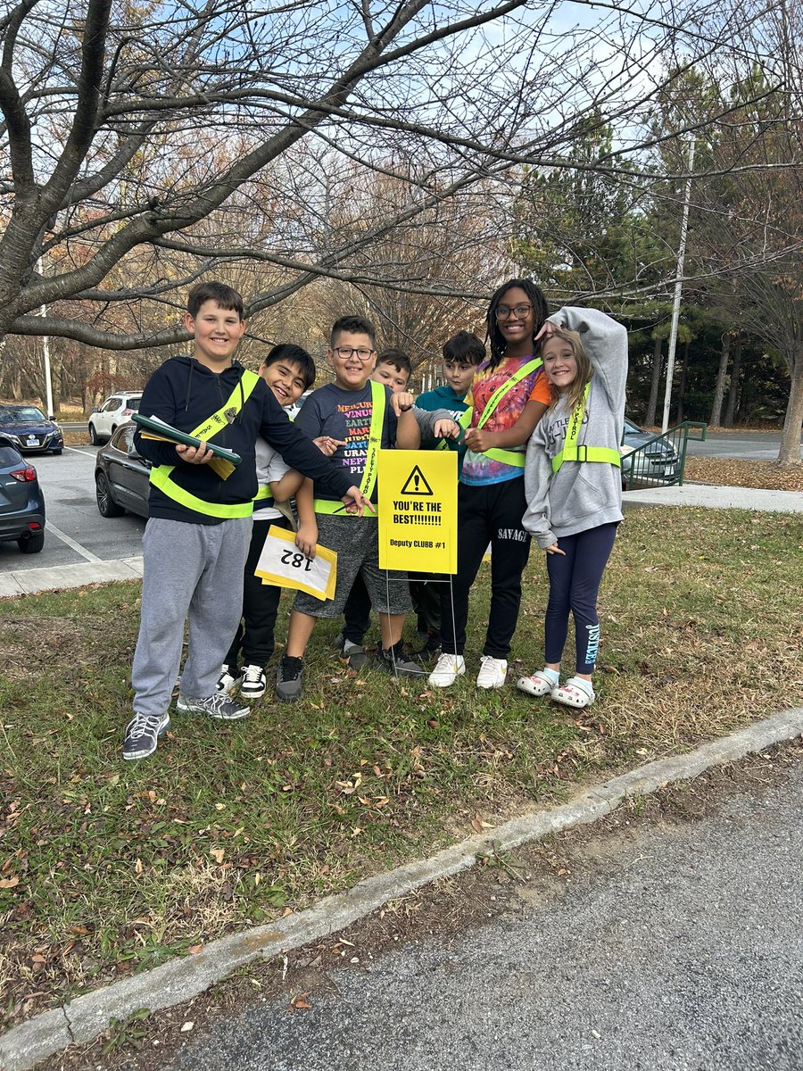 Shout out to our AMAZING SRO (School Resource Officer)! You go over and beyond and we appreciate it  more than you know! <a href="/MaryPat11/">Mary Pat</a> #fcps1kidsdeserveit