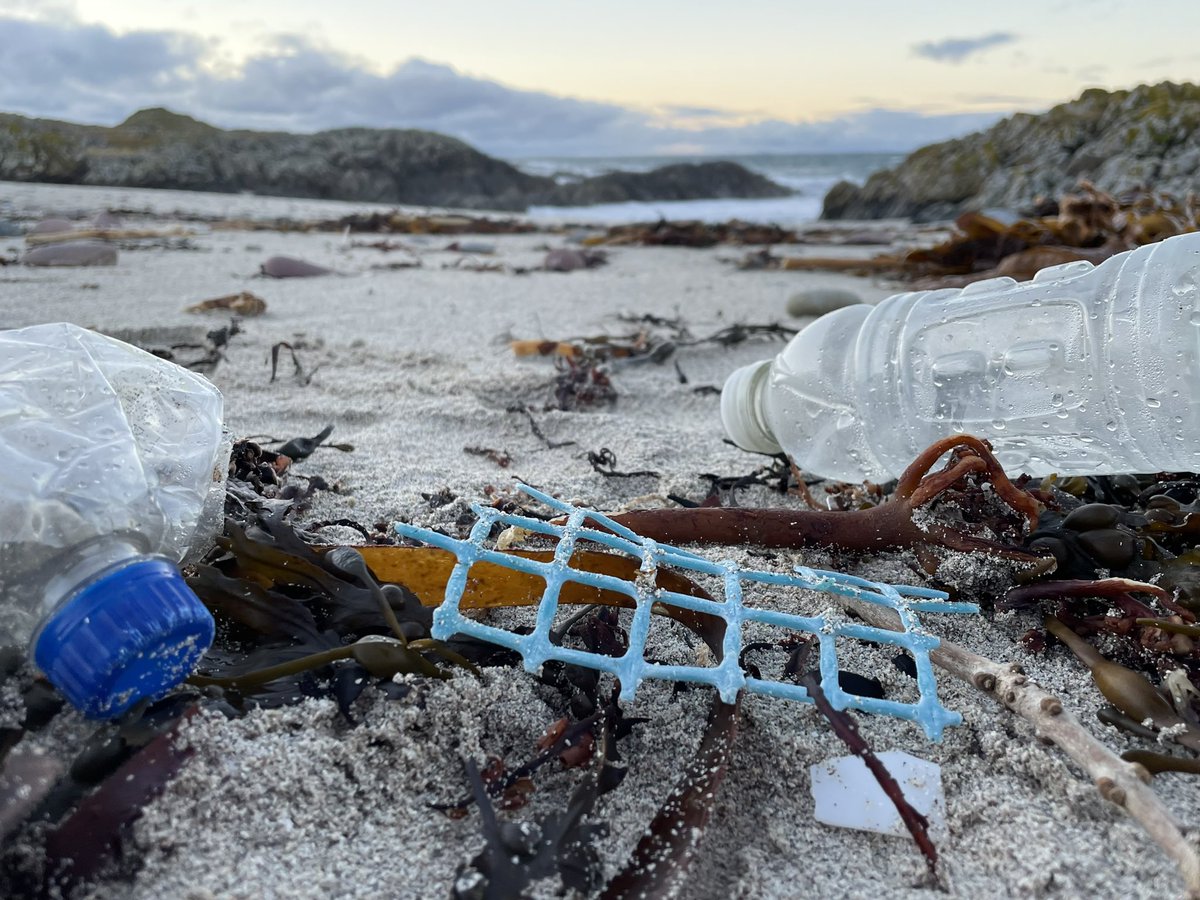 SuilanSpink's tweet photo. Todays foray #beachcleanup #dream only one sack full in 100m, and four creels along the #coastal section pretty good, even managed some #beachcombing #whale #gifts @ScotIslandsFed @sascampaigns @mcsuk another 10m actually 100m. #ReturnToOffender @LucozadeEnergy #MillionMileClean https://t.co/dwO10Q6CWA