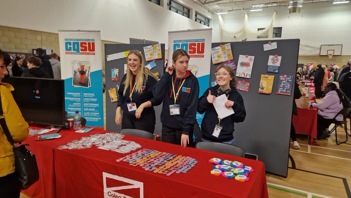 RyanPaulChard's tweet photo. What a team effort tonight at Crosskeys Campus @coleggwent! Easily the busiest Open Event I've been involved in and luckily the rain stayed away! Thankyou to all that attended and staff for making the event so successful! https://t.co/UKFchEjmXC