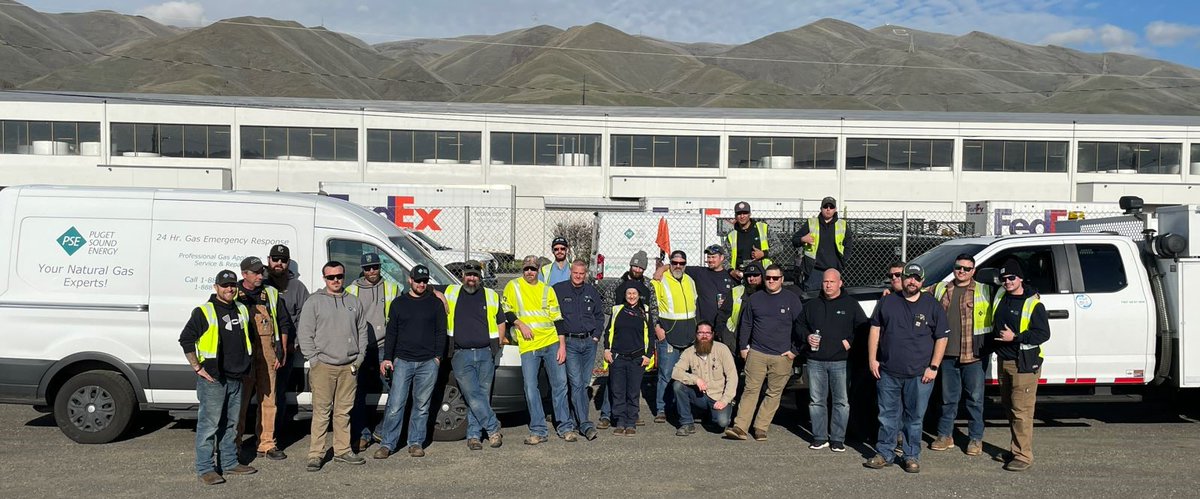 PSETalk's tweet photo. Our neighbors called for help – and we answered! Last Friday morning, PSE Gas Operations crews mobilized to Eastern Washington to support @AvistaUtilities in repairing a damaged pipeline leaving more than 36,000+ customers without natural gas in the Palouse region. (1/2) https://t.co/3SwxSYq571