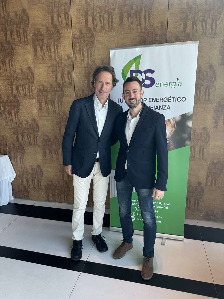 DavidGran86's tweet photo. Con el gran motivador @victorkuppersoficial 

Os aconsejo ver sus vídeos de psicología positiva 👌🏻 https://t.co/zGtCOTkiHa