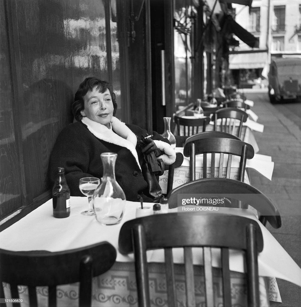 La escritura va muy lejos De repente todo cobra un sentido relacionado con la escritura, es para enloquecer. 

Marguerite Duras.   Écrire.