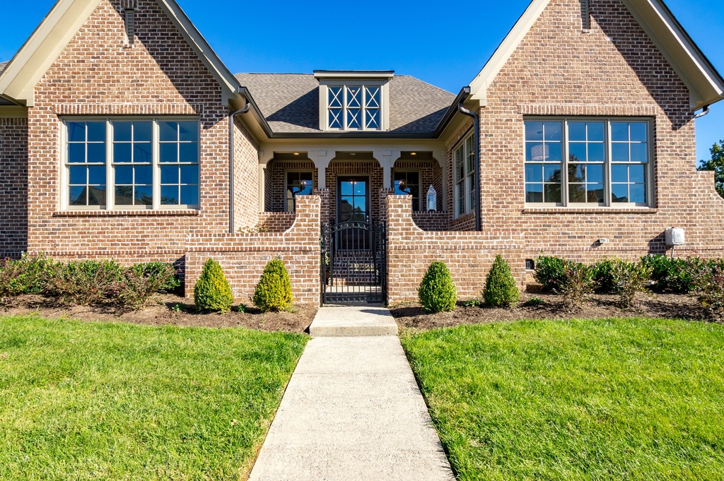 _WoodridgeHomes's tweet image. Quality meets innovation in every Woodridge home.  We don’t just build houses; we craft homes where memories are made. Start the process of calling a Woodridge home your very own by visiting woodridgehomes.com. 

📸 @360nash

#woodridgehomes #nashvillebuilder #homebuilder