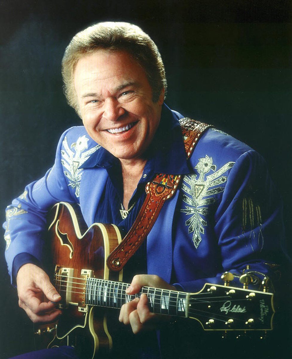 American entertainer famous for hosting #HeeHaw, #RoyClark died #onthisday in 2018. 🎸 #country #singer #musician #music #comedian #funny #laugh #guitar #banjo #violin #Grammy #GrandOleOpry #trivia #YesterdayWhenIWasYoung #ThankGodandGreyhound #MyLifeinSpiteofMyself
