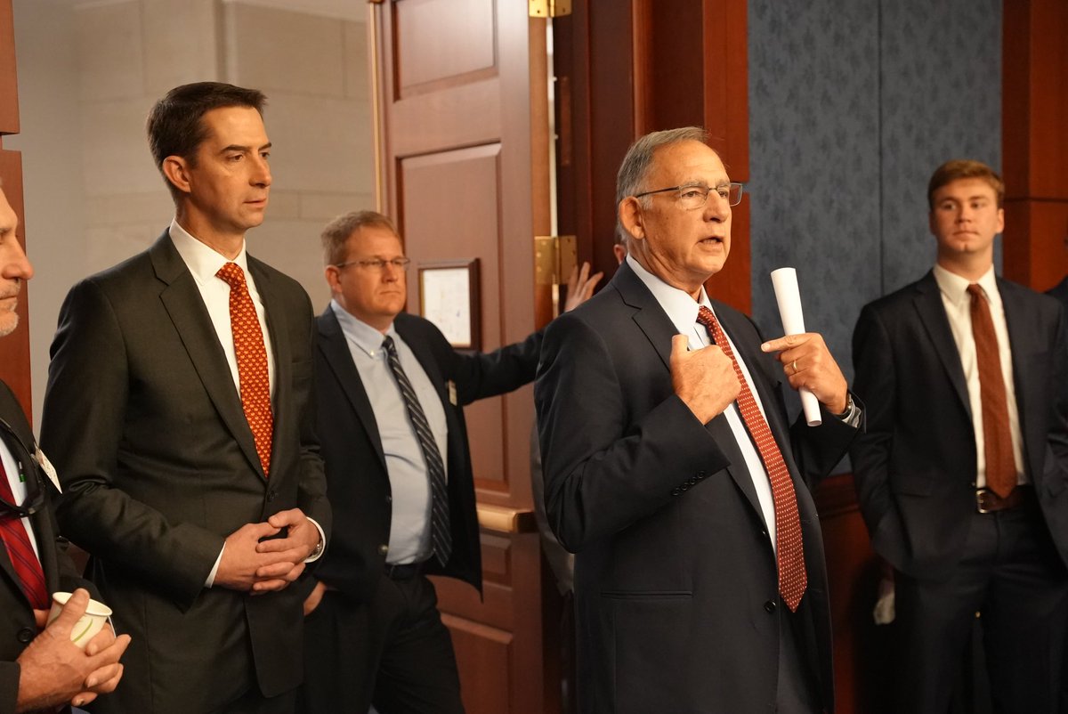 SenateAgGOP's tweet photo. He also joined his fellow delegation members for breakfast with the Arkansans in town for the fly-in to provide an update on the Farm Bill and other issues facing rural America. https://t.co/mn1MyLqxZB