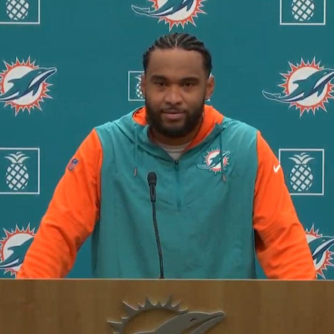 MySportsUpdate's tweet photo. #Dolphins QB Tua Tagovailoa is rocking a new look: https://t.co/b6q7IG7Hrv