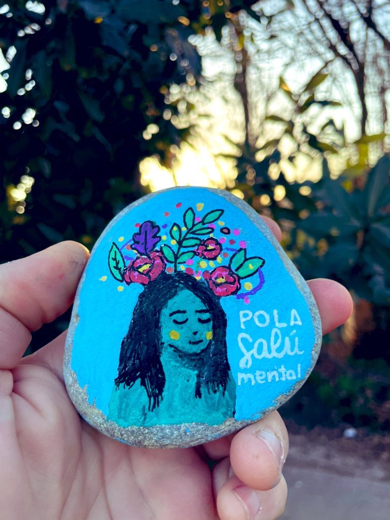 piedresnelcamin's tweet photo. Güei llegó, cola clase empezada, una neña.
Cuando taben trabayando acerquéme a preguntar que porqué llegara tarde.
Díxome:

“Fui al médicu de les emociones “

Y paecióme una forma guapísima de dicir que fora al psicólogu.
❤️

Pola salú mental https://t.co/YppDx02jYT