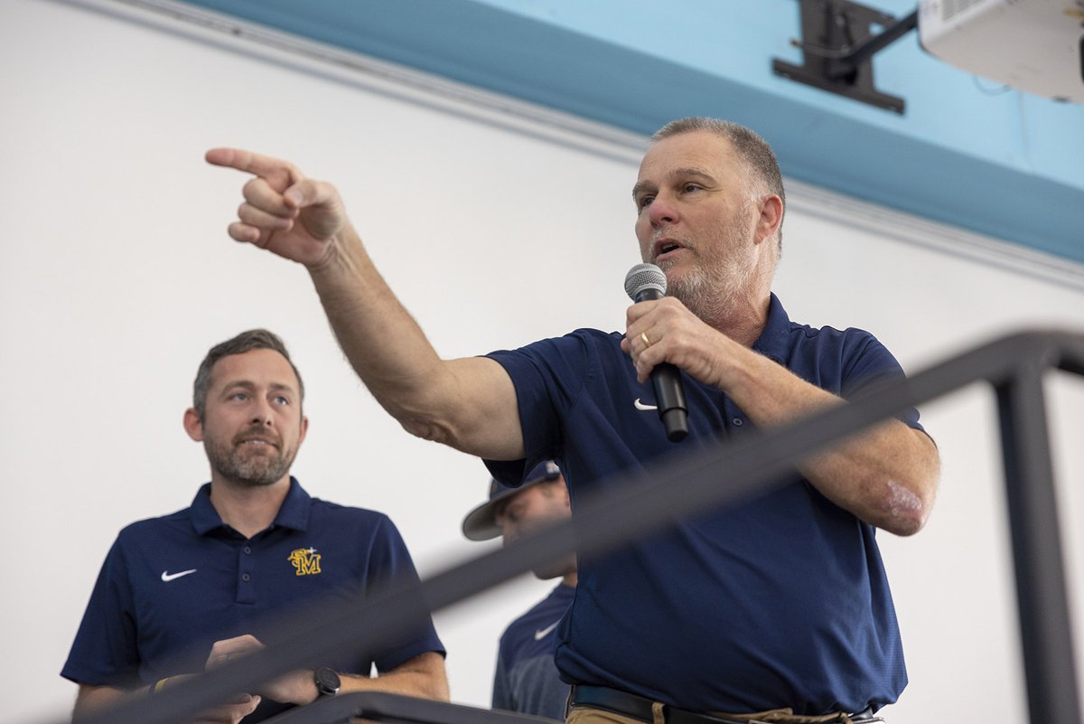 The USM community gathered for a celebratory send-off as the Cross Country teams prepare to compete in the NAIA National Championships in Vancouver, Washington, on Friday. #FirstCityU