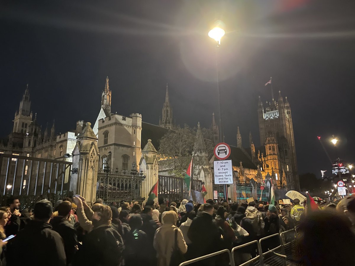 YasminGun's tweet image. For a school night this was another huge turnout, so many parents with babies &amp;amp; toddlers. And to the young woman with her elderly father who asked me to take a zillion photos of them underneath their Palestinian flag, until they had ones they liked, my heart bursts for you #cease