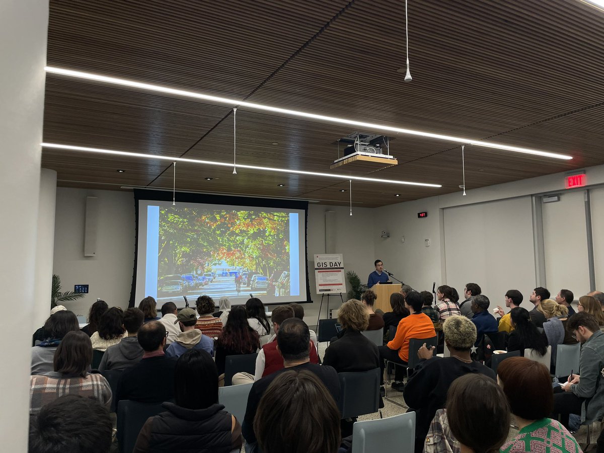TempleGUS's tweet photo. Next up are our lightning talks, starting off with Dr. Xiaojiang Li @GIS_jiang presenting “Geospatial Data Science for Urban Sustainability” https://t.co/RVRiqSfQtH