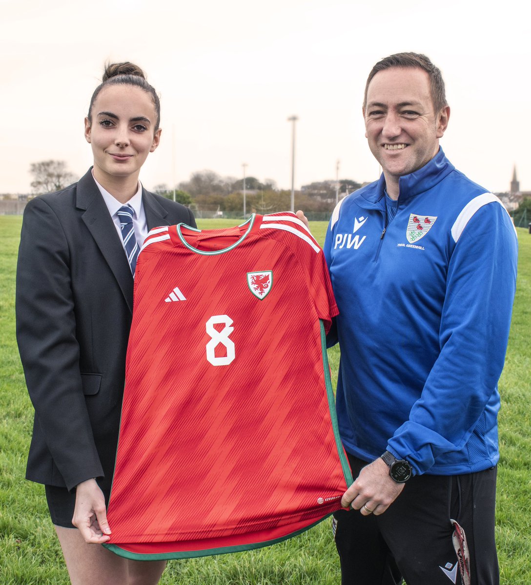 MrPJWilliamsPE1's tweet photo. 🏴󠁧󠁢󠁷󠁬󠁳󠁿 ⚽️ Imi Scourfield made her debut for Wales recently. We are so proud of her. (I got to hold a Welsh shirt 😀)
Yesterday Imi was coaching the @YsgolGreenhill U13 Girls Football team in Welsh Cup match. A true role model and inspiration to others. Da iawn Imi #bluewave 🏴󠁧󠁢󠁷󠁬󠁳󠁿🔵⚪️ https://t.co/PbEJGsKgus