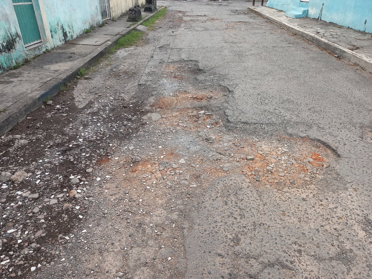 C_TroncosoD's tweet photo. Hace más de 500 días que  Solicitamos por Oficio a la Presidenta Mpal de #Veracruz @PatyYunes a Petición de Vecinos de la #ColCandidoAguilar les Rehabilitaran o cuando menos Bachearan sus Calles. Siguen sin Atenderlos !!!

#ConvicciónTotal 
#ConVoluntadCercadeTi 
#SomosPri https://t.co/OxVlbLD6x3
