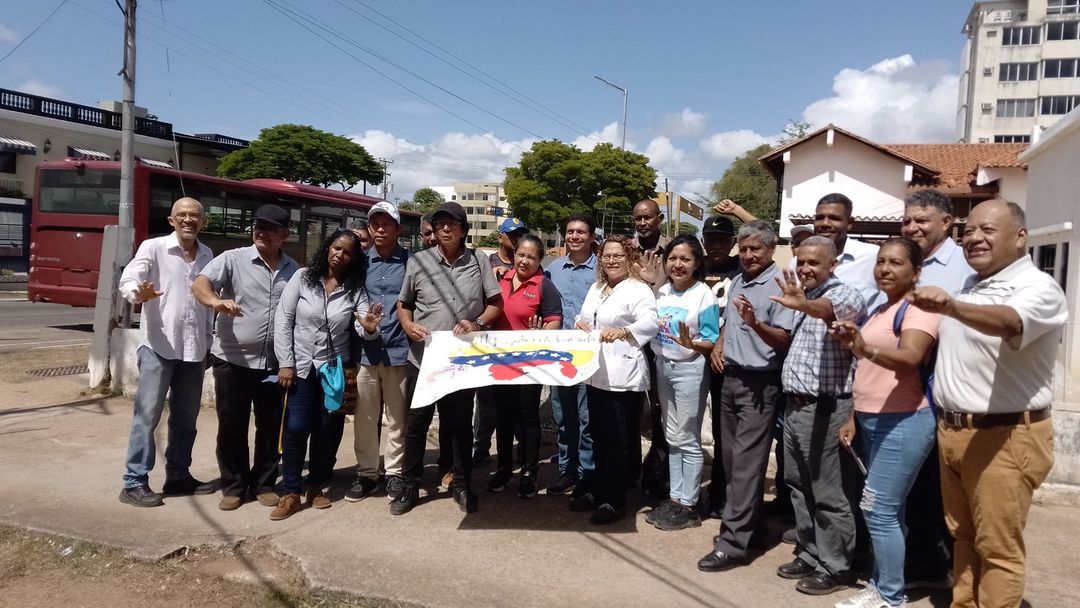 Mincyt_VE's tweet photo. #15Nov | Movimientos sociales de Científicos e Innovadores del estado Bolívar se adhieren al referéndum consultivo en defensa del Esequibo

Más información ⏩https://t.co/zyoHDhNZ5X

#DefiendeElEsequibo https://t.co/RvBy4Q7Dpu