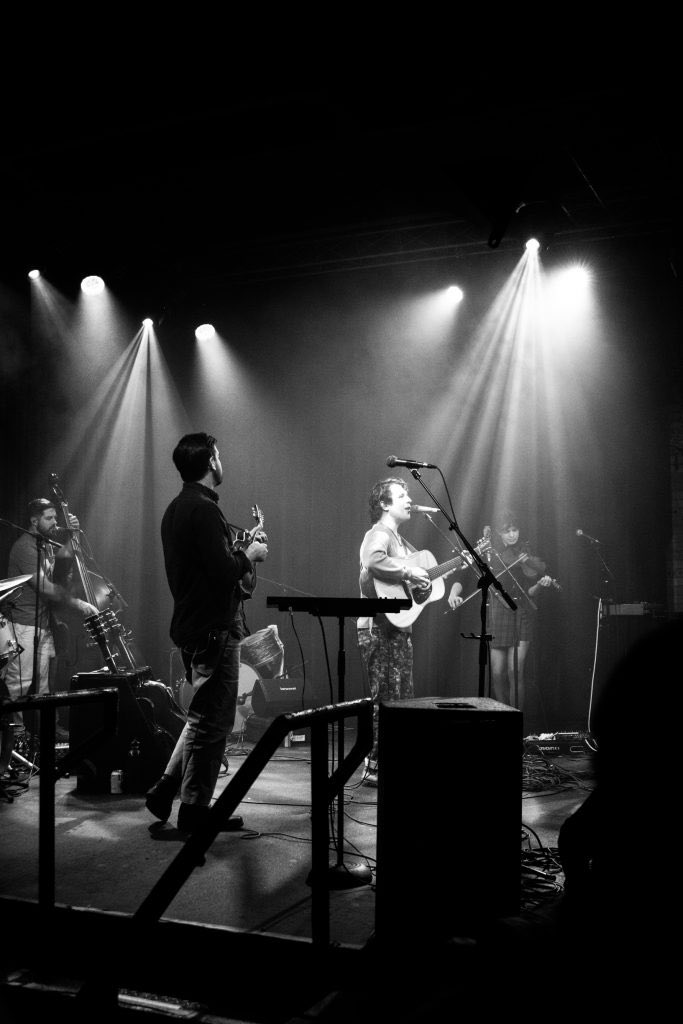ftpunks's tweet photo. @mipsomusic perfectly blends classic Americana with modern indie folk to create a vibrant, emotion-packed sound. They stopped at the Fine Line on Nov. 1st and put on a lovely show.

View the full photo gallery on our site now!

📸: @zyleemaephoto 

https://t.co/7XAUVEs2xD https://t.co/w7iXivcX9C
