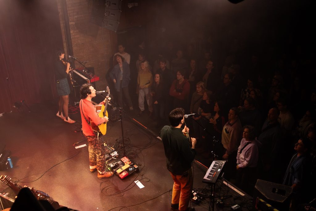 ftpunks's tweet photo. @mipsomusic perfectly blends classic Americana with modern indie folk to create a vibrant, emotion-packed sound. They stopped at the Fine Line on Nov. 1st and put on a lovely show.

View the full photo gallery on our site now!

📸: @zyleemaephoto 

https://t.co/7XAUVEs2xD https://t.co/w7iXivcX9C