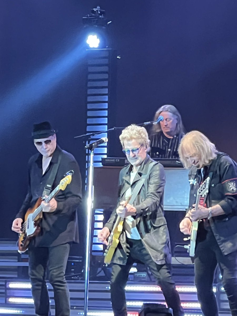SmarttEntertain's tweet photo. Classic rock is a crowd fave for #corporate #events. @kcreospeedwagon plays the hits that will appeal to your attendees no matter their age. Lead singer Kevin Cronin also performs with the All Star Jam with @SixwireOfficial – one of our favorite #bands to work with. #livemusic https://t.co/z3mVrcuUZ4