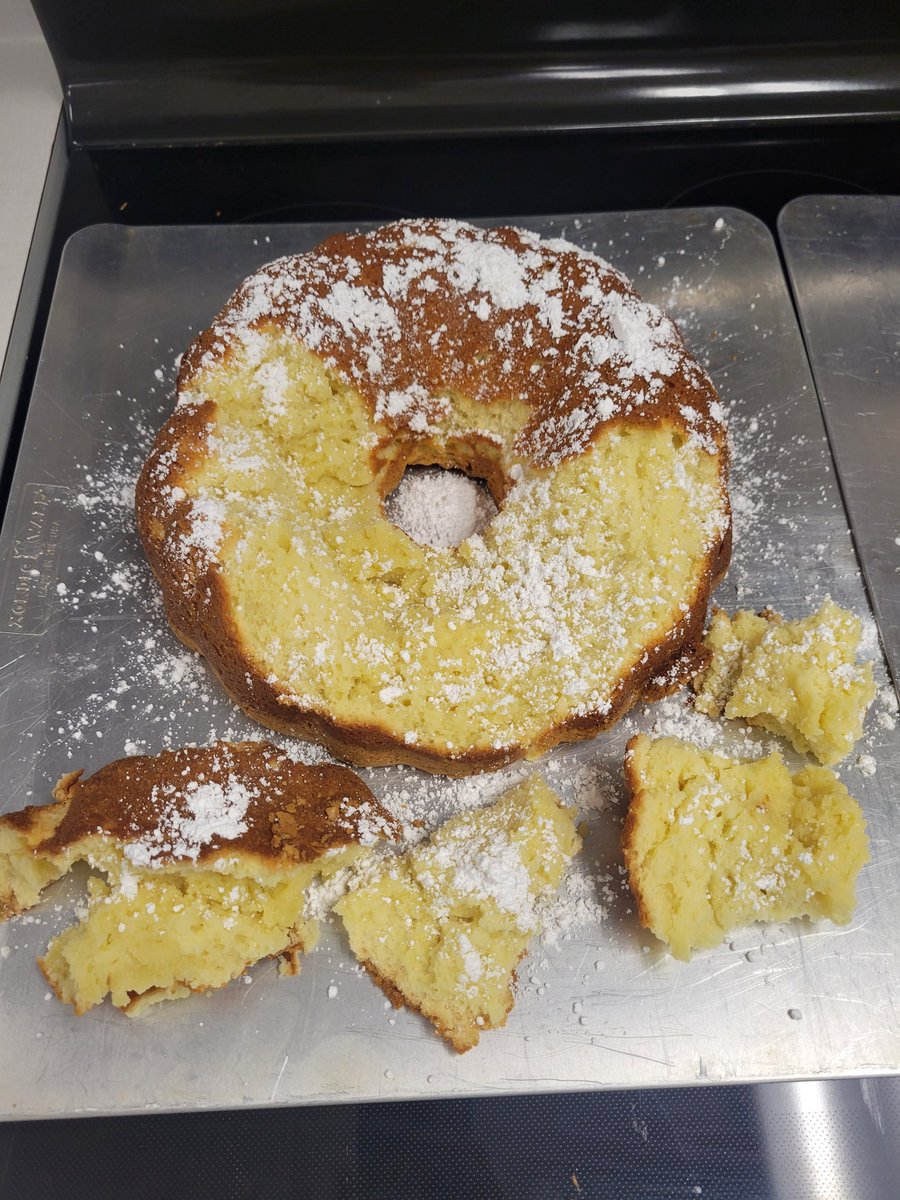 Anderson_FCS's tweet photo. The importance of greasing a pan and full cook time were lessons we learned today. #StillDelicious #PoundCake #AHSisFamily https://t.co/feCK0tksrD