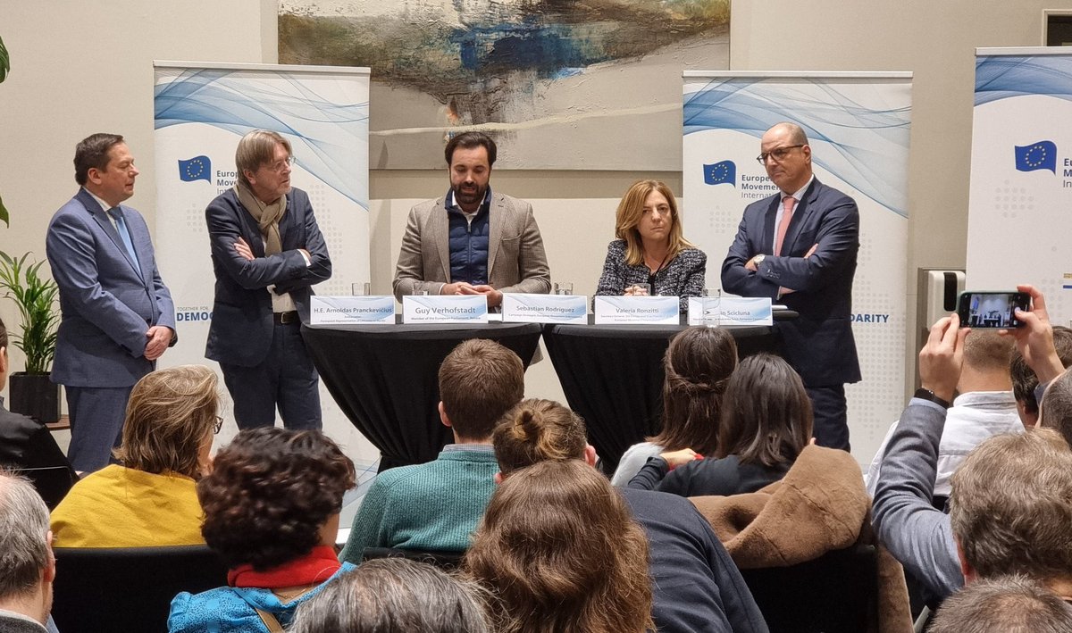 APranckevicius's tweet image. Greatly enjoyed tonight’s debate “A Brave New World: A Reformed EU Fit for the Future” organised by @EMInternational with MEP @guyverhofstadt, Head of Cabinet of Commission Vice-President Šuica @ColinScic, Secretary General of SGI Europe @ValeriaRonzitti. #EUreform #Enlargement🇪🇺
