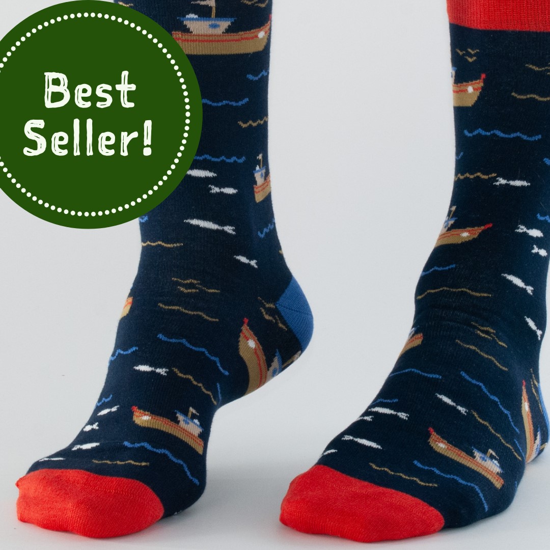Started your Xmas shopping yet? 🎁
This best-selling fishing boat design in size 7-11 is super-soft with bamboo &amp; organic cotton - a sustainable little gift that treads lightly on our planet 💚🌍
🛒dorisanddude.com/shop/navy-boat…

#bamboosocks #SustainableGifts #menssocks #christmasgift