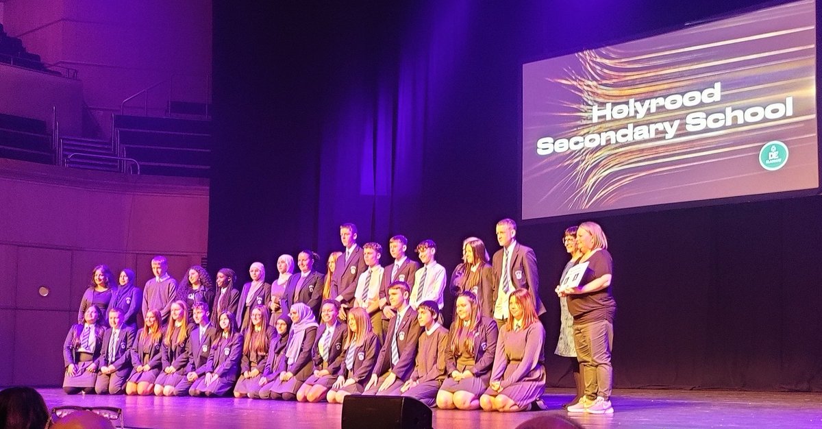 MrsSharonWatson's tweet photo. Brilliant night at the @DofEGlasgow Awards tonight. Well done to all our silver and bronze winners! @HolyroodDofe https://t.co/Ca3OHWmoLO