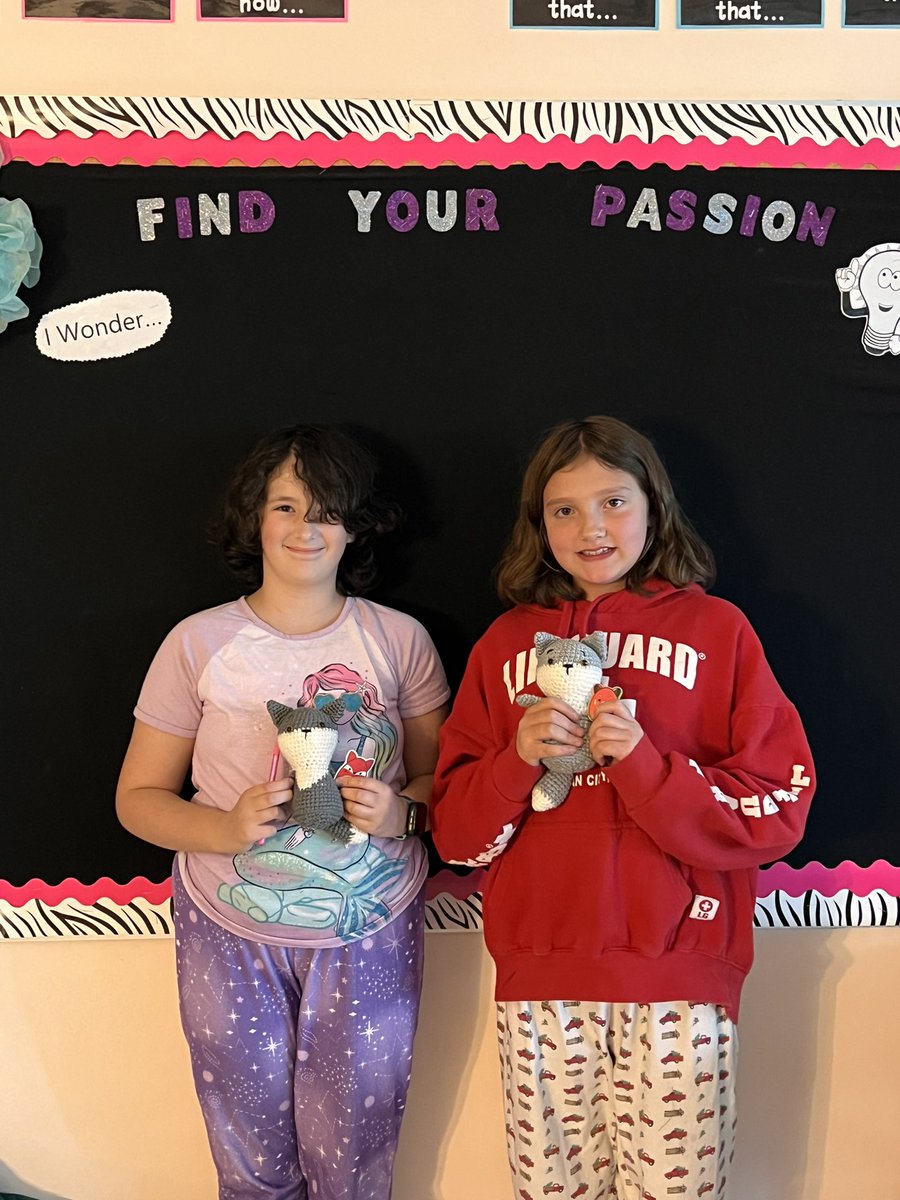GruntzResi's tweet photo. The class election winners and runners up. The Democat Party won and the Wolf Pack Party came in second. Congratulations https://t.co/lptoQhaiRu