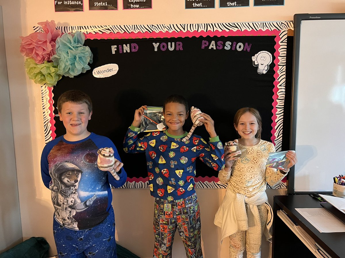 GruntzResi's tweet photo. The class election winners and runners up. The Democat Party won and the Wolf Pack Party came in second. Congratulations https://t.co/lptoQhaiRu