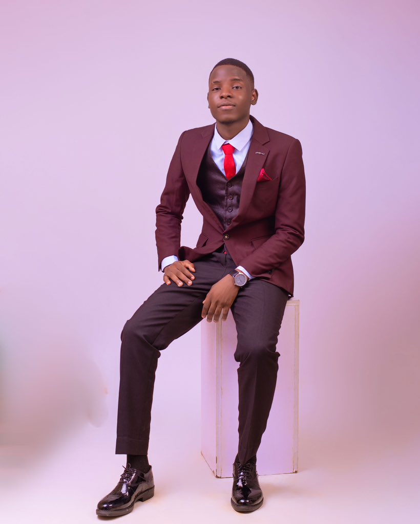 AkinyeleVS's tweet photo. Excited to announce my graduation with the Degree of Computer Engineering! 🎓🚀 Grateful for the challenges, growth, and support from professors and classmates. Ready for the next chapter with skills, passion, and a thirst for innovation.
#ComputerEngineering #NewBeginnings https://t.co/XAtlAlvuLk