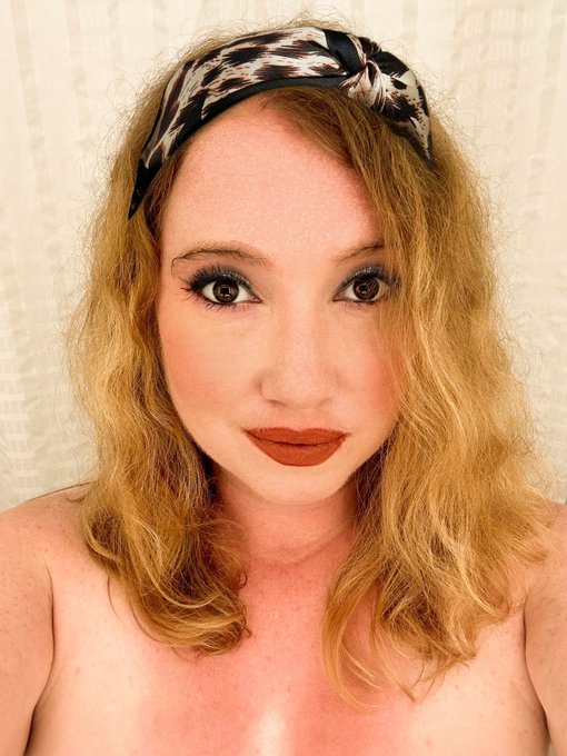 My New Profile Picture, you like it? https://t.co/Dr4TvrlrQ5