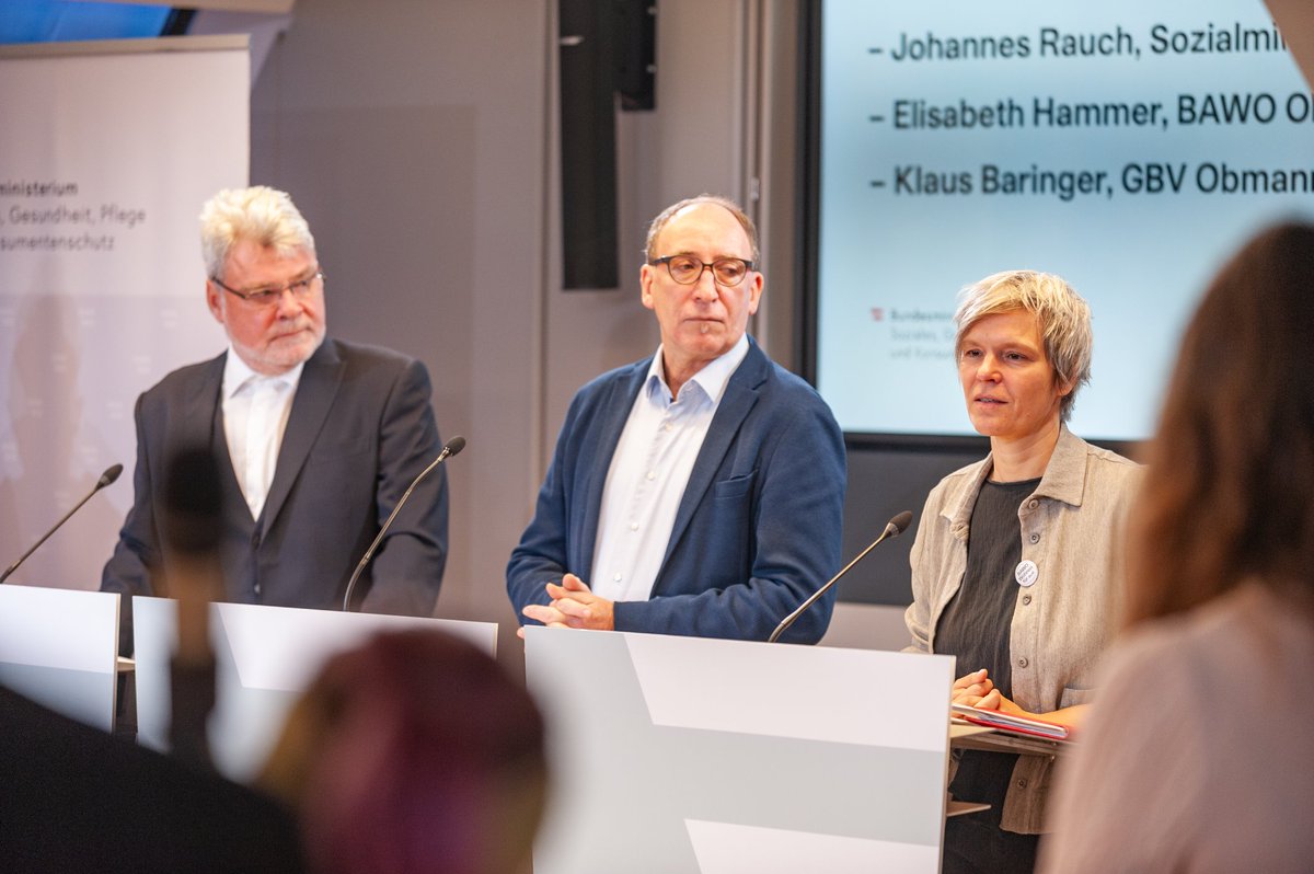EHam_neunerhaus's tweet photo. housing first österreich - @zuhauseankommen ist nun offiziell gestartet. Das Projekt ist der notwendige Schulterschluss zwischen Sozial- und Wohnpolitik, um #Wohnungslosigkeit zu beenden!
@juliacapulet_ bringt das in @DiePressecom auf den Punkt: https://t.co/FCWVYzHLzW (1/7) https://t.co/A5VsJCvGUB
