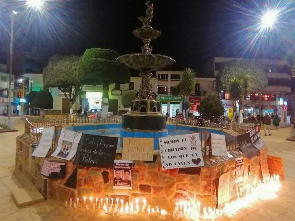 laberintosa96's tweet photo. Este fue Cutervo (Cajamarca) en el 2020 tras la muerte de #IntiyBrian.
No los conocíamos, éramos un pueblo a kilómetros de la capital.
Sin embargo, sabíamos que eran de los nuestros, que eran nuestros hermanos, que eran parte de algo más grande que nos volvía un solo pueblo. #14N https://t.co/w9Ofizpry8