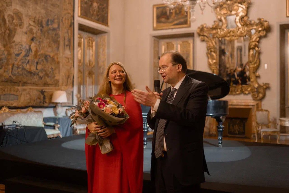 rusembitaly's tweet photo. 🎼 Il 13 novembre la pianista Valentina #Lisitsa si è esibita al “Concerto d’Autunno” a Villa Abamelek.
💬 Ambasciatore Paramonov: “Hanno ascoltato, ascoltano e ascolteranno sempre la #musica dei grandi compositori russi”.
🔗 https://t.co/7BYjZSXKCW
🎥 https://t.co/APwul5Hps3 https://t.co/m2IlJsF3t2