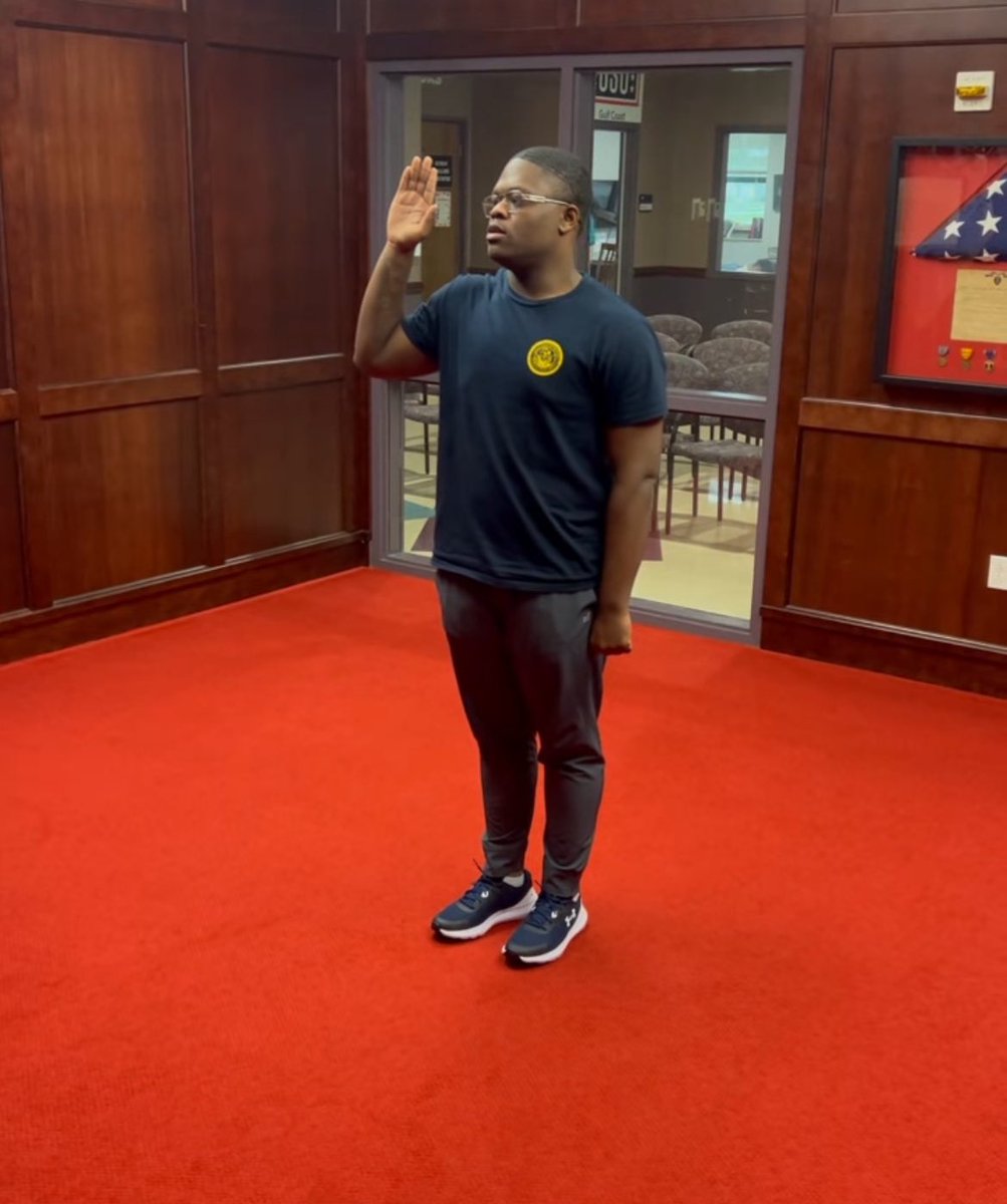 SheDatWeDat's tweet photo. Go be great young man! ⚓️#navybound #navy https://t.co/peeqruGnNQ